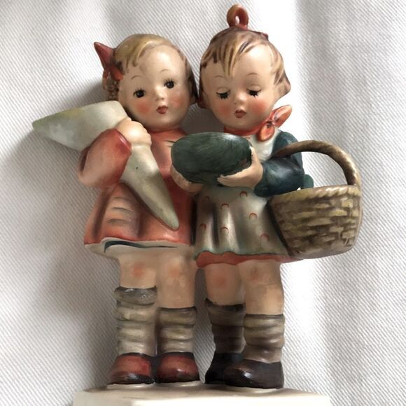Figurine Hummel   - Picture 1 of 5